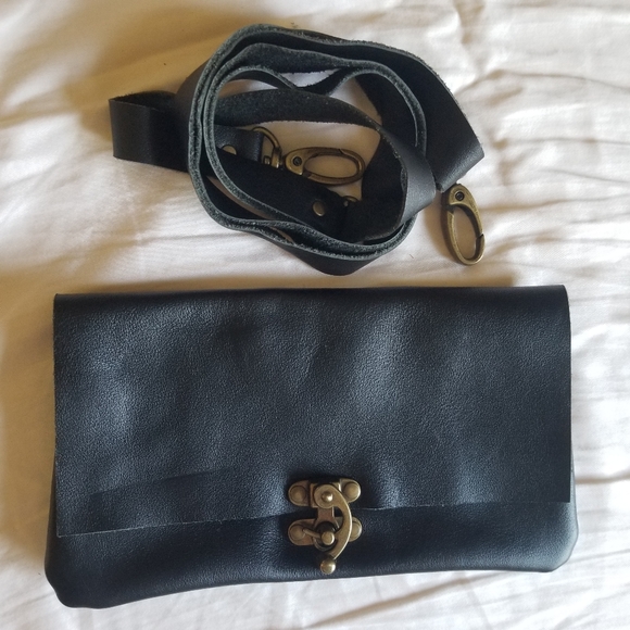 Roaminate handmade black leather crossbody clutch purse small flaw - Picture 8 of 12